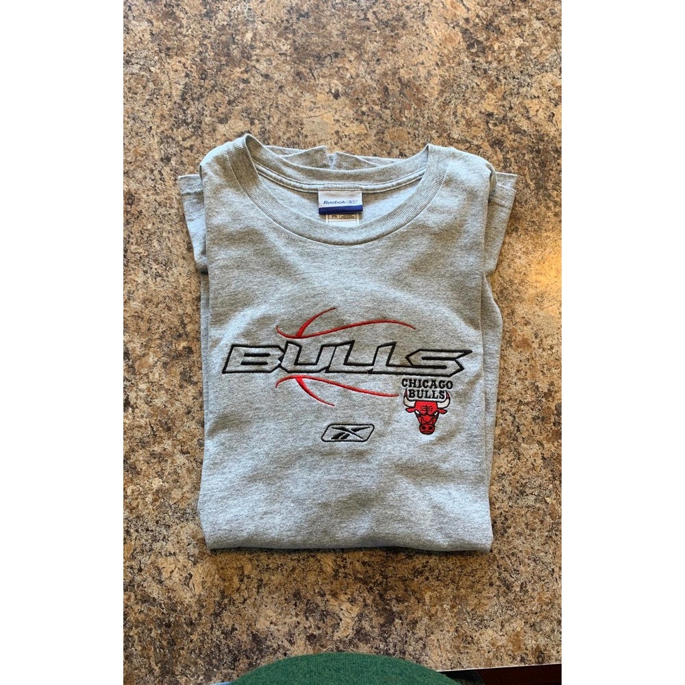 Vintage Y2K late 90s Reebok Chicago Bulls T